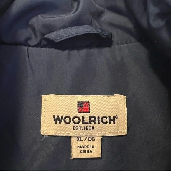 Navy quilted vest (size XL) - Picture 3 of 9